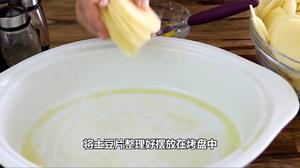 百里香土豆片的做法 步骤3