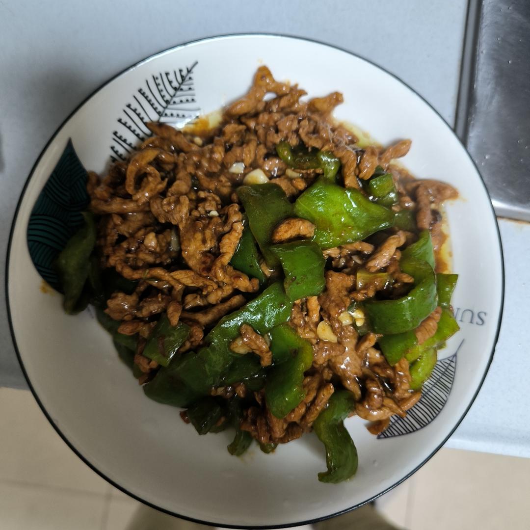 青椒肉丝，这样炒太好吃了。