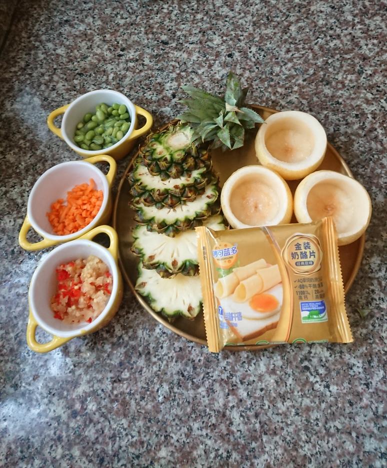 海鲜凤梨焗饭的做法 步骤2