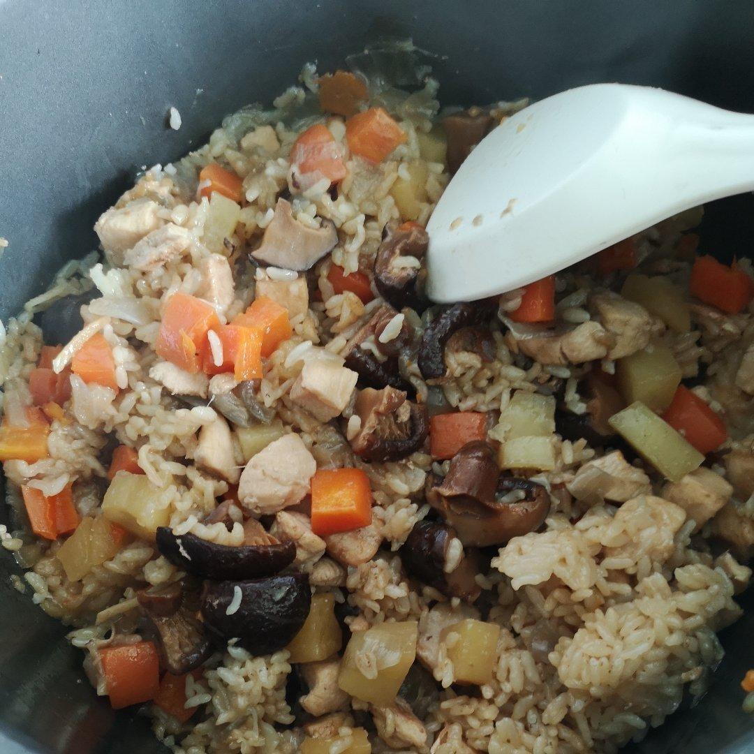 【香菇鸡肉焖饭】