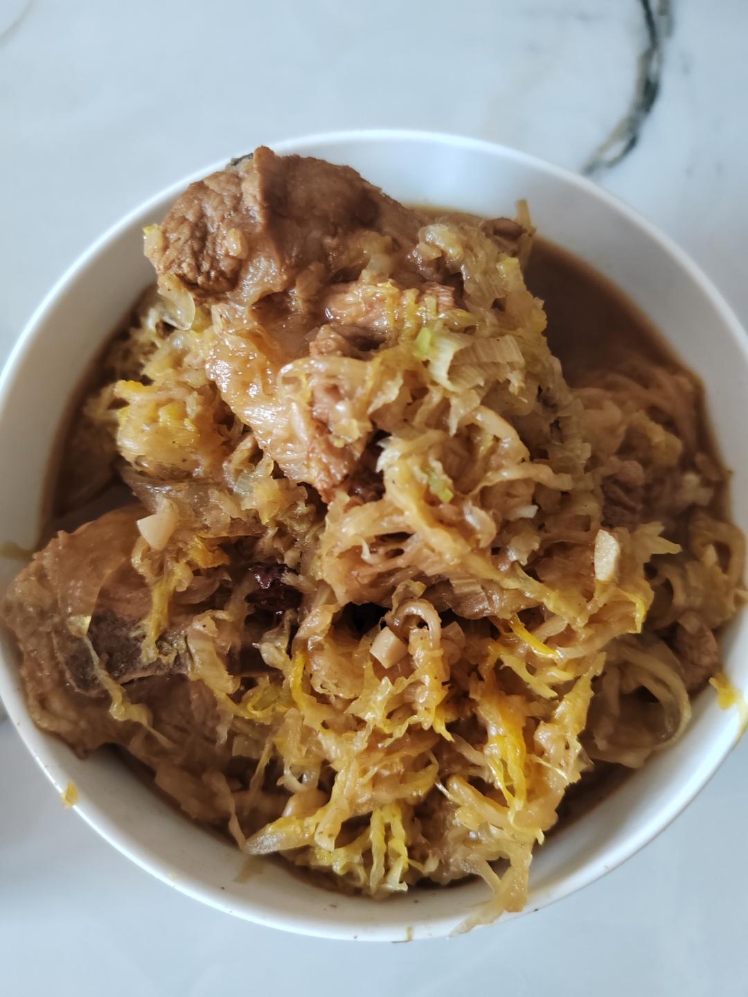 酸菜炖大骨头