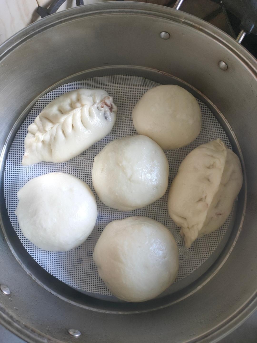暄软可口的豆沙包