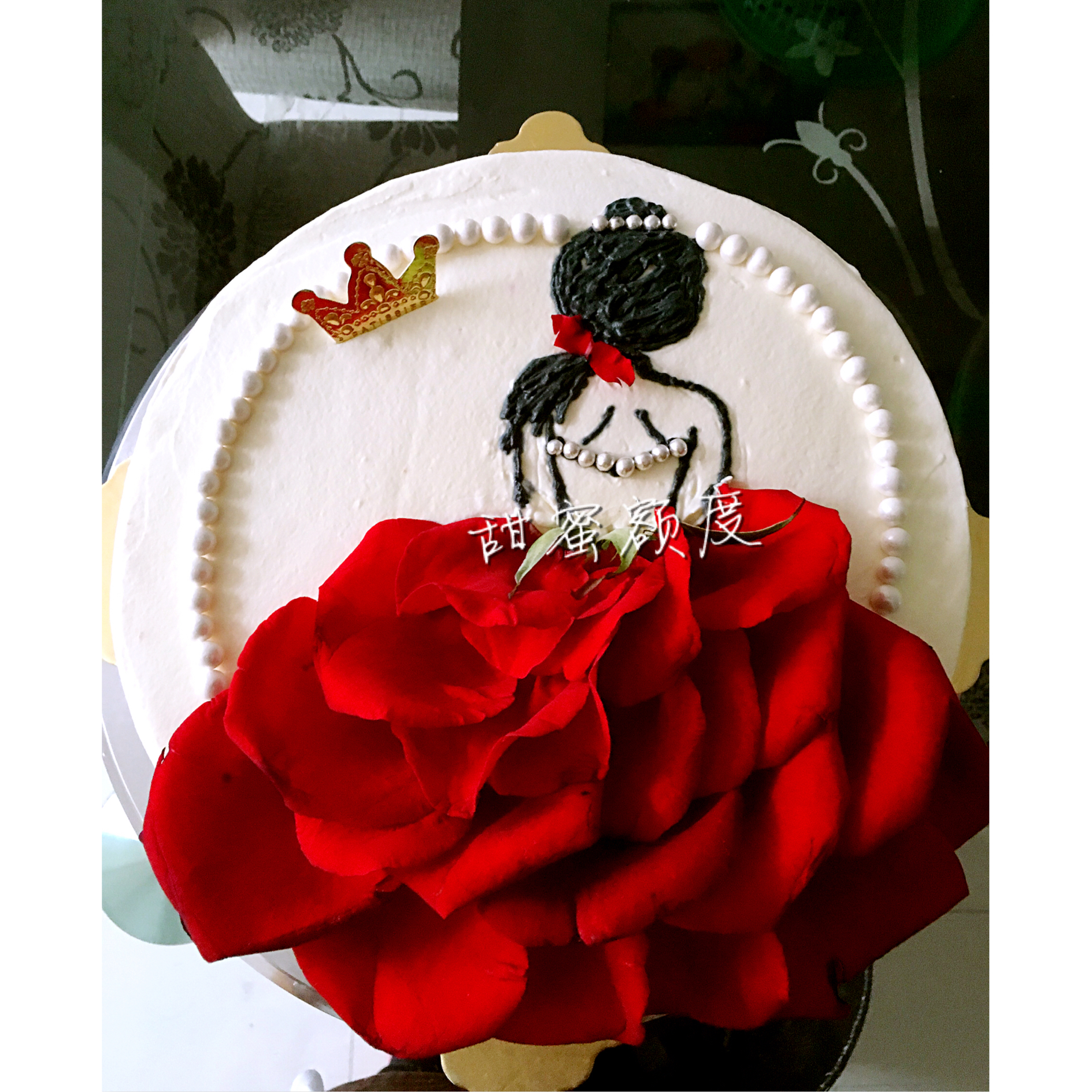 玫瑰花瓣生日蛋糕