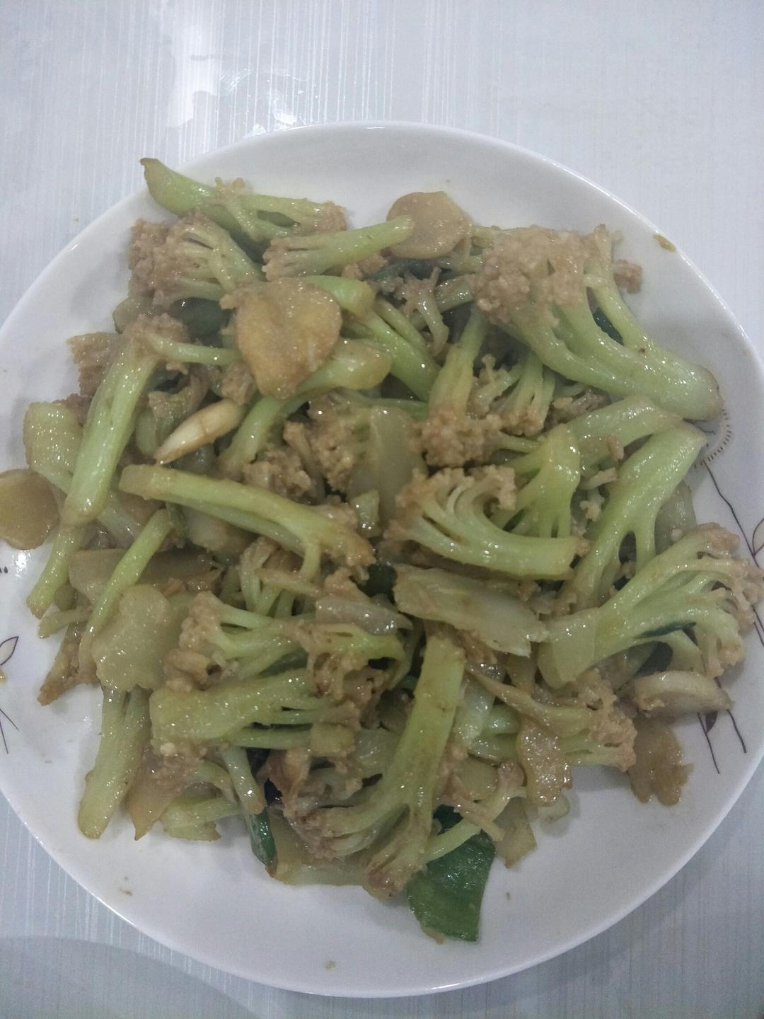 老丁的私房菜-干锅花菜