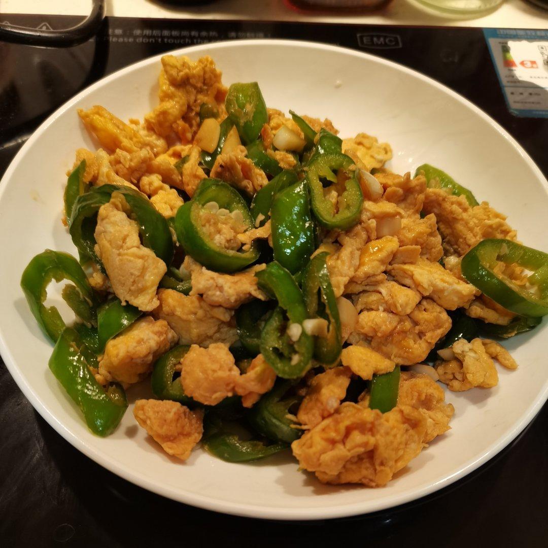 香喷喷的辣椒炒鸡蛋