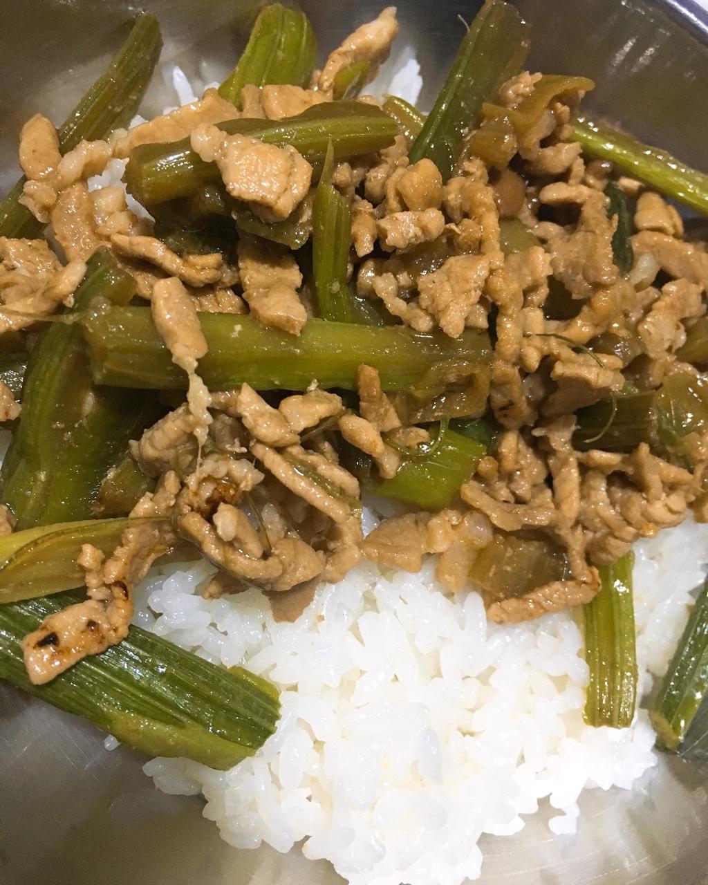 芹菜炒肉