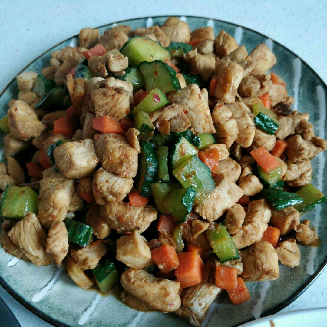 胡萝卜黄瓜鸡胸肉