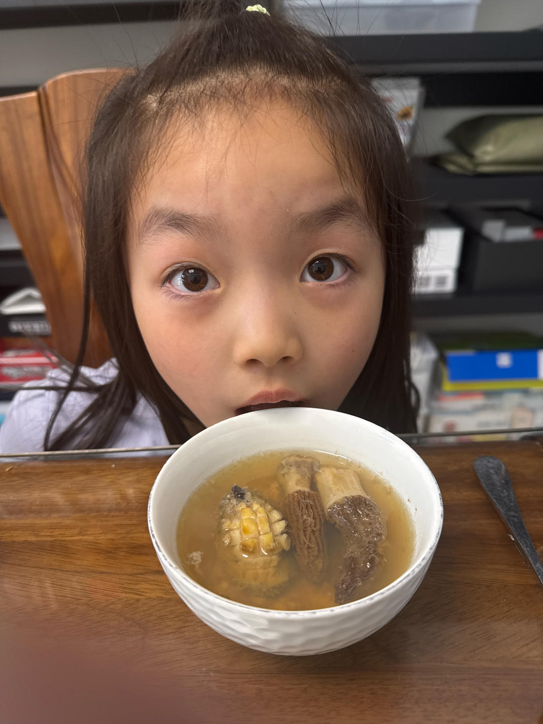鲍鱼羊肚菌炖瘦肉汁