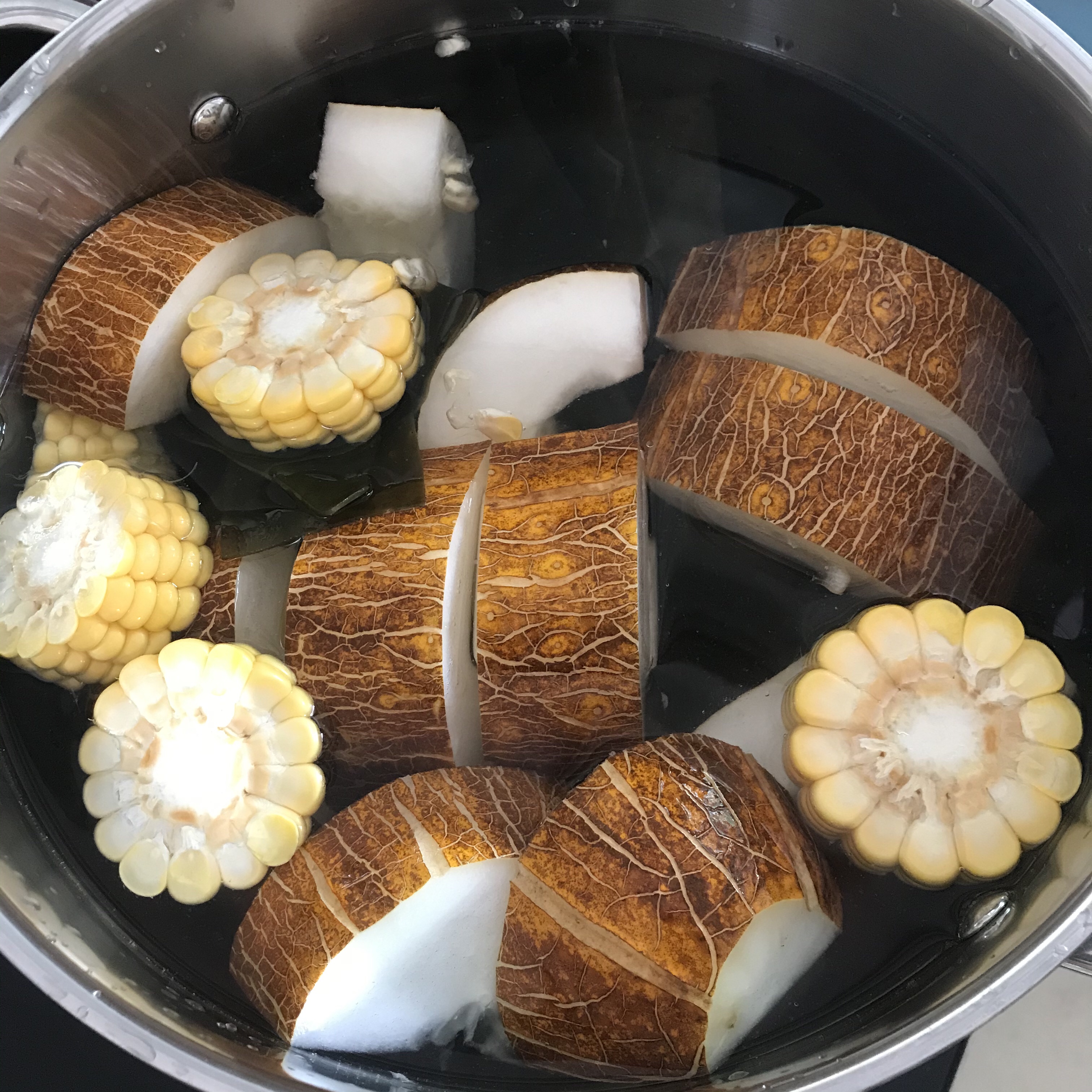 夏天消暑汤~老黄瓜海带薏米猪踭汤的做法 步骤4