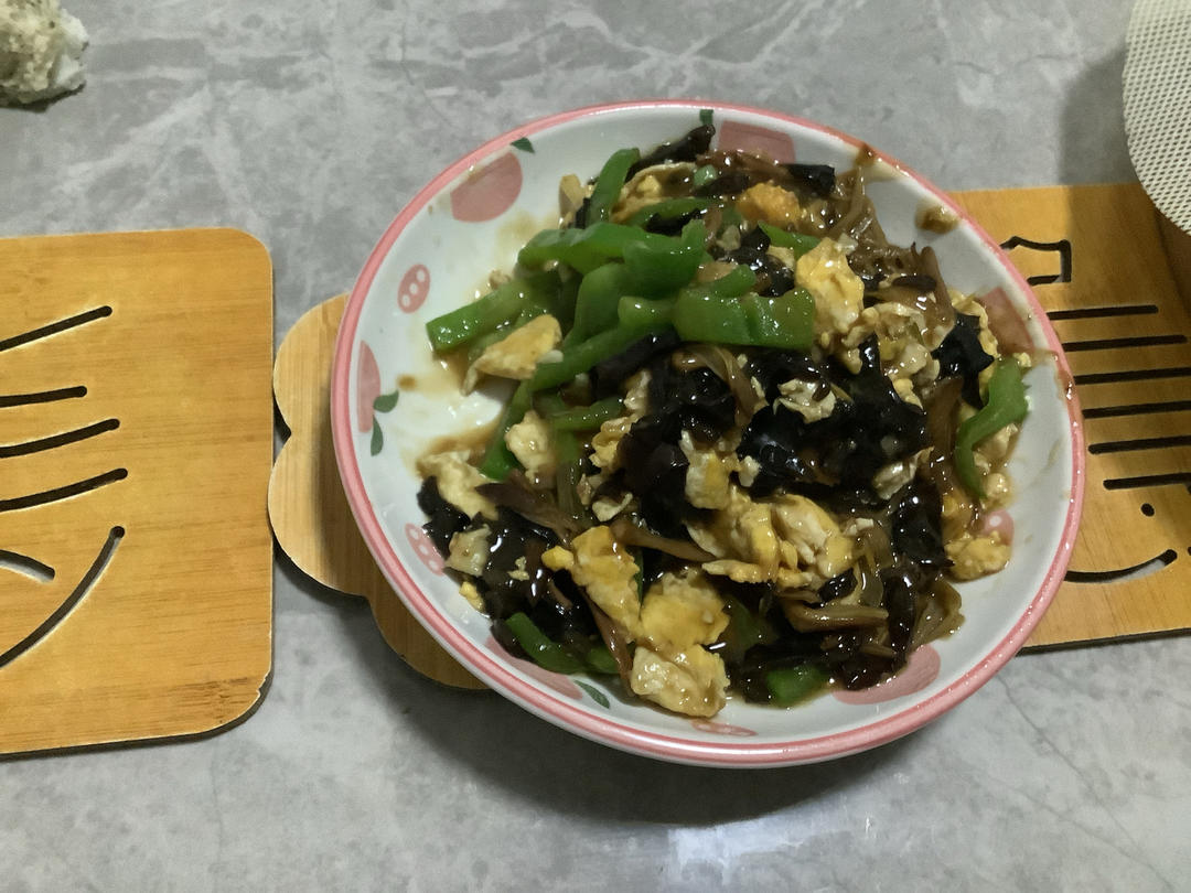 木耳炒鸡蛋