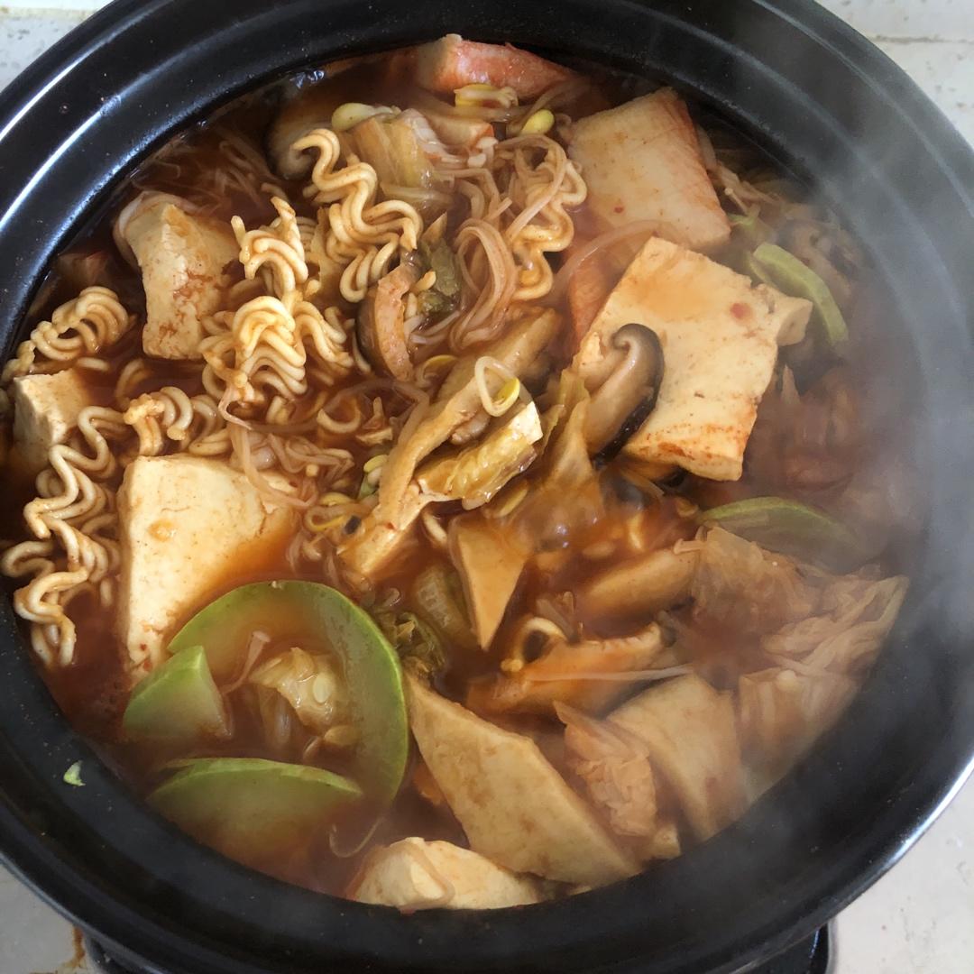 【芝士年糕火锅】