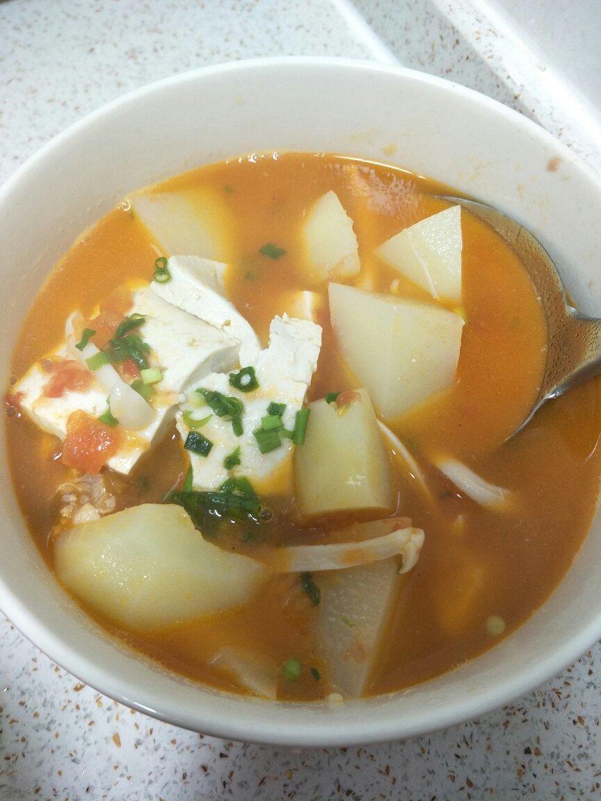 番茄土豆玉米排骨汤