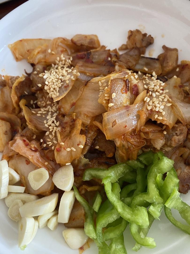 辣白菜炒五花肉