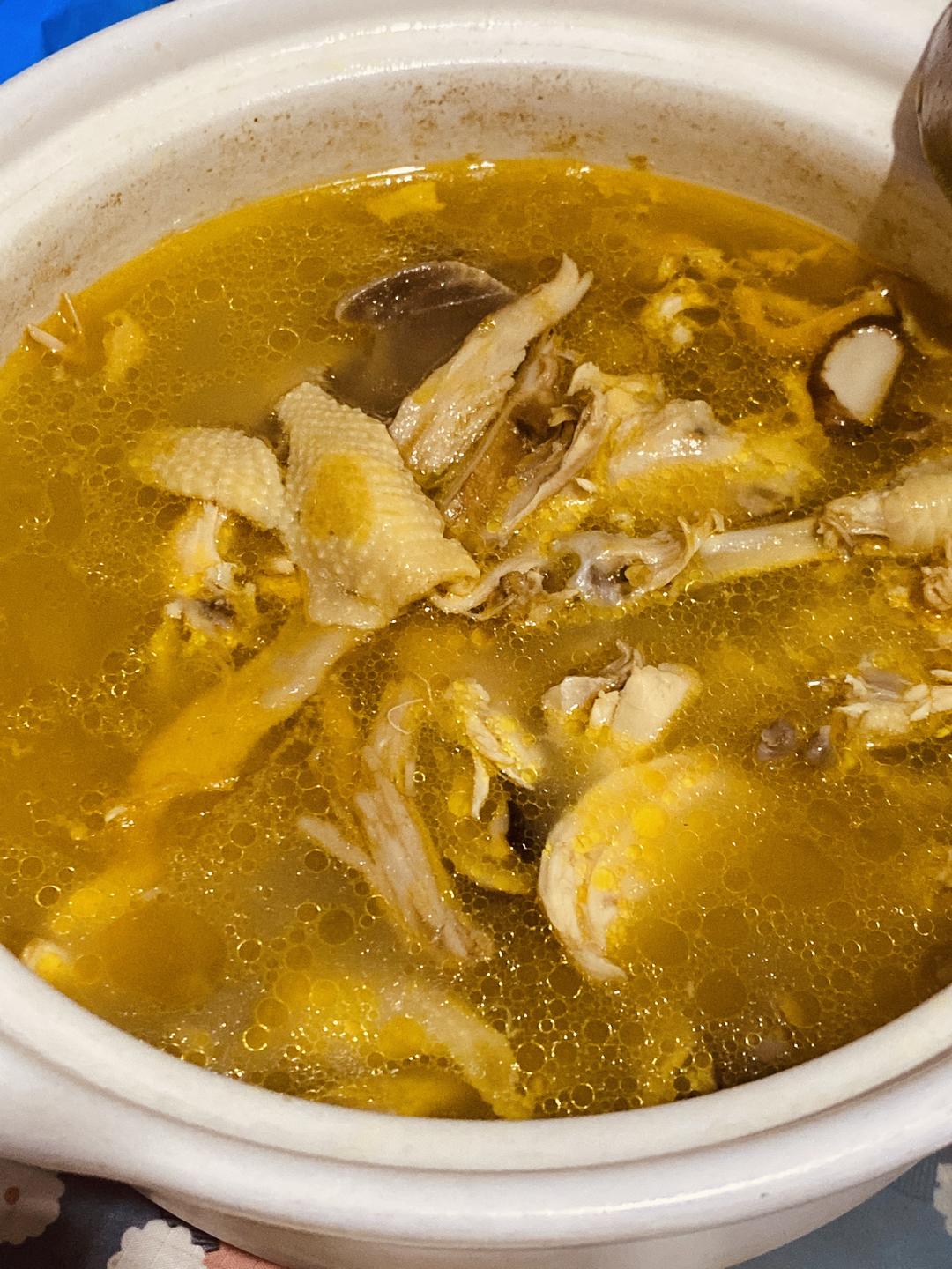 野生菌季节之松茸炖鸡