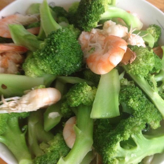 虾仁西兰花的做法