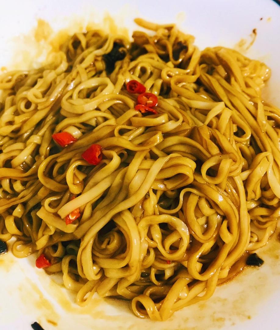 极香的葱油面