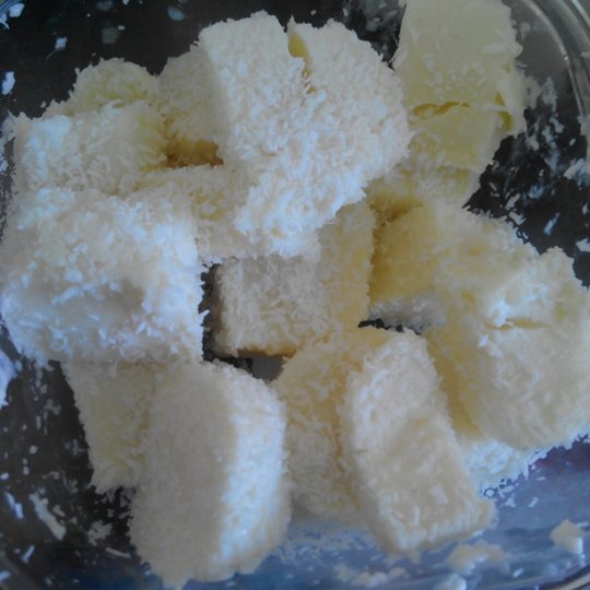 椰丝牛奶小方糕