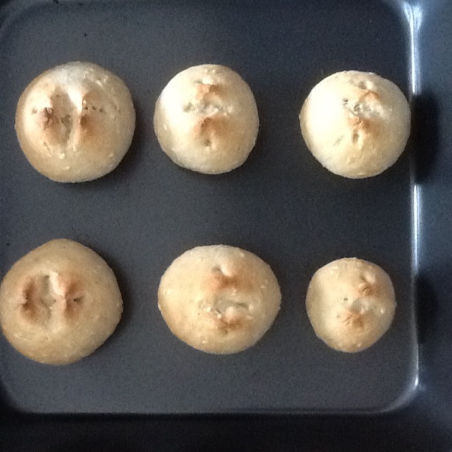 全麦黑芝麻酸奶面包