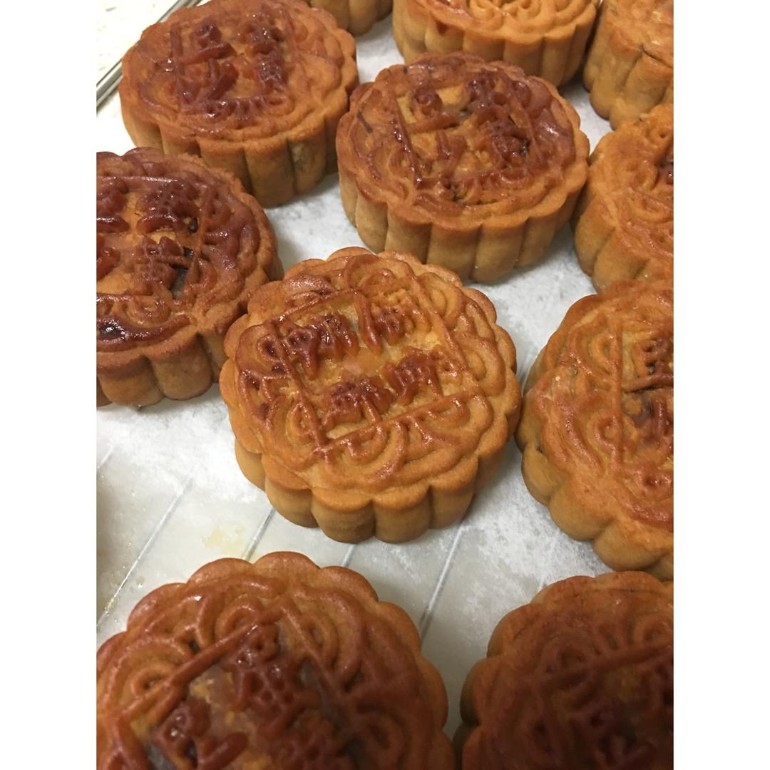 广式月饼—蛋黄莲蓉月饼