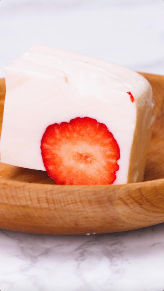 日式草莓牛奶冻