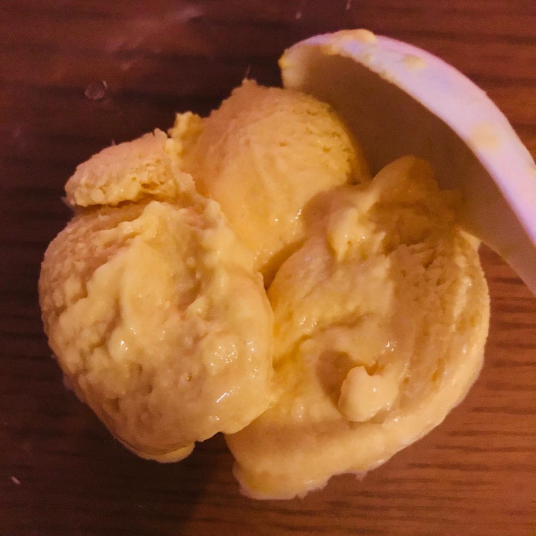 芒果酸奶冰淇淋