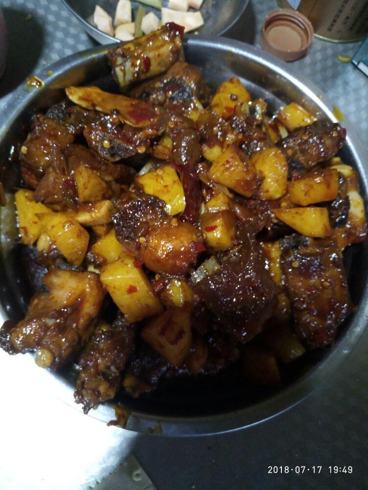 土豆烧排骨
