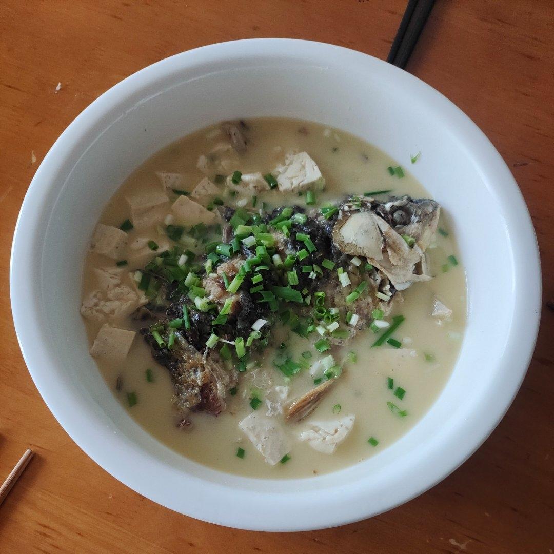 鲫鱼汤(鲫鱼豆腐汤)