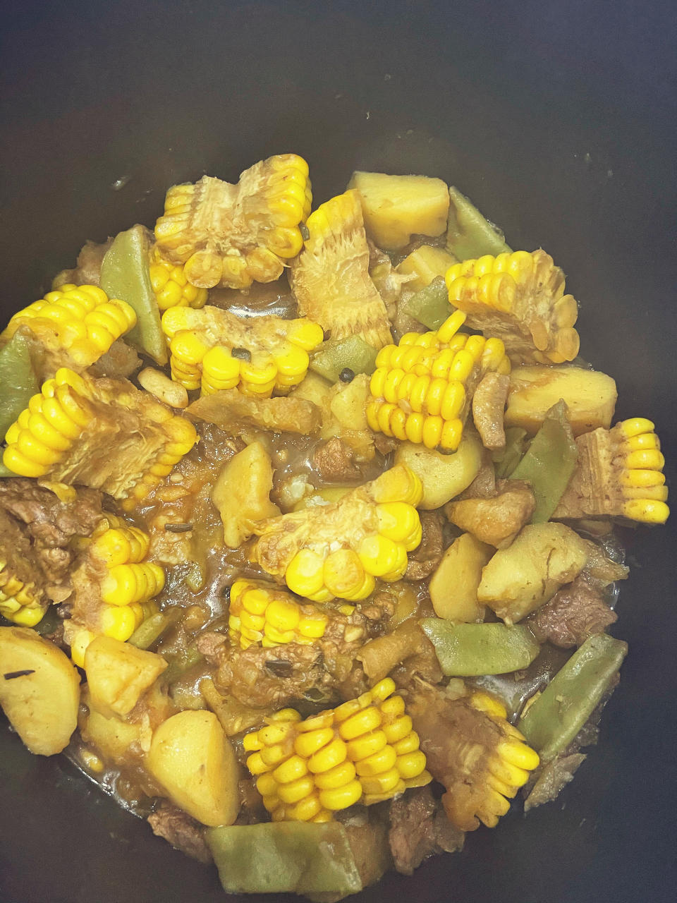 一锅出-豆角土豆玉米五花肉卷子