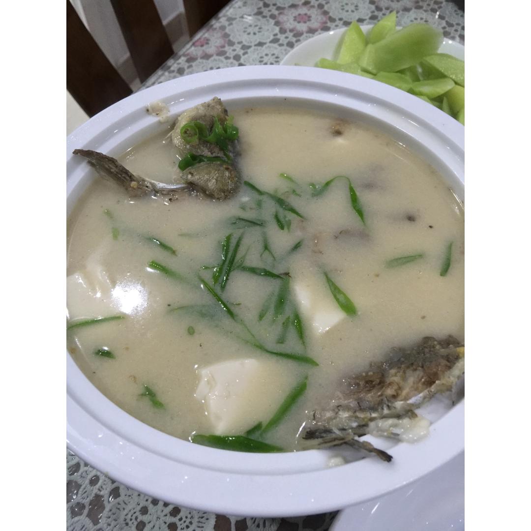 奶白鲫鱼汤