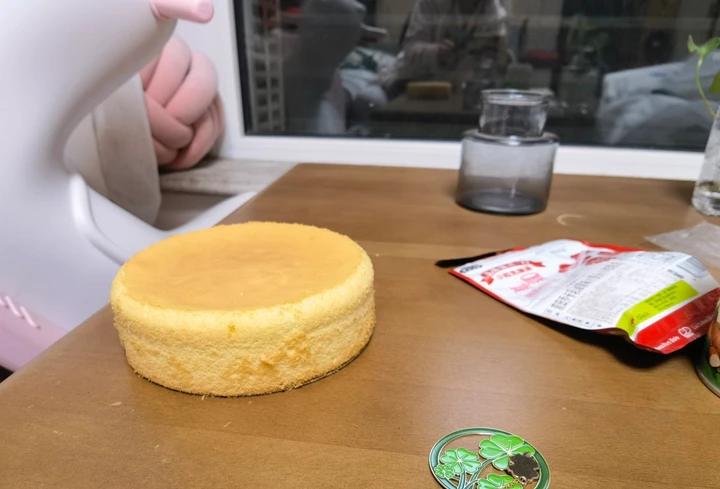 两蛋六寸六厘米高圆模戚风蛋糕