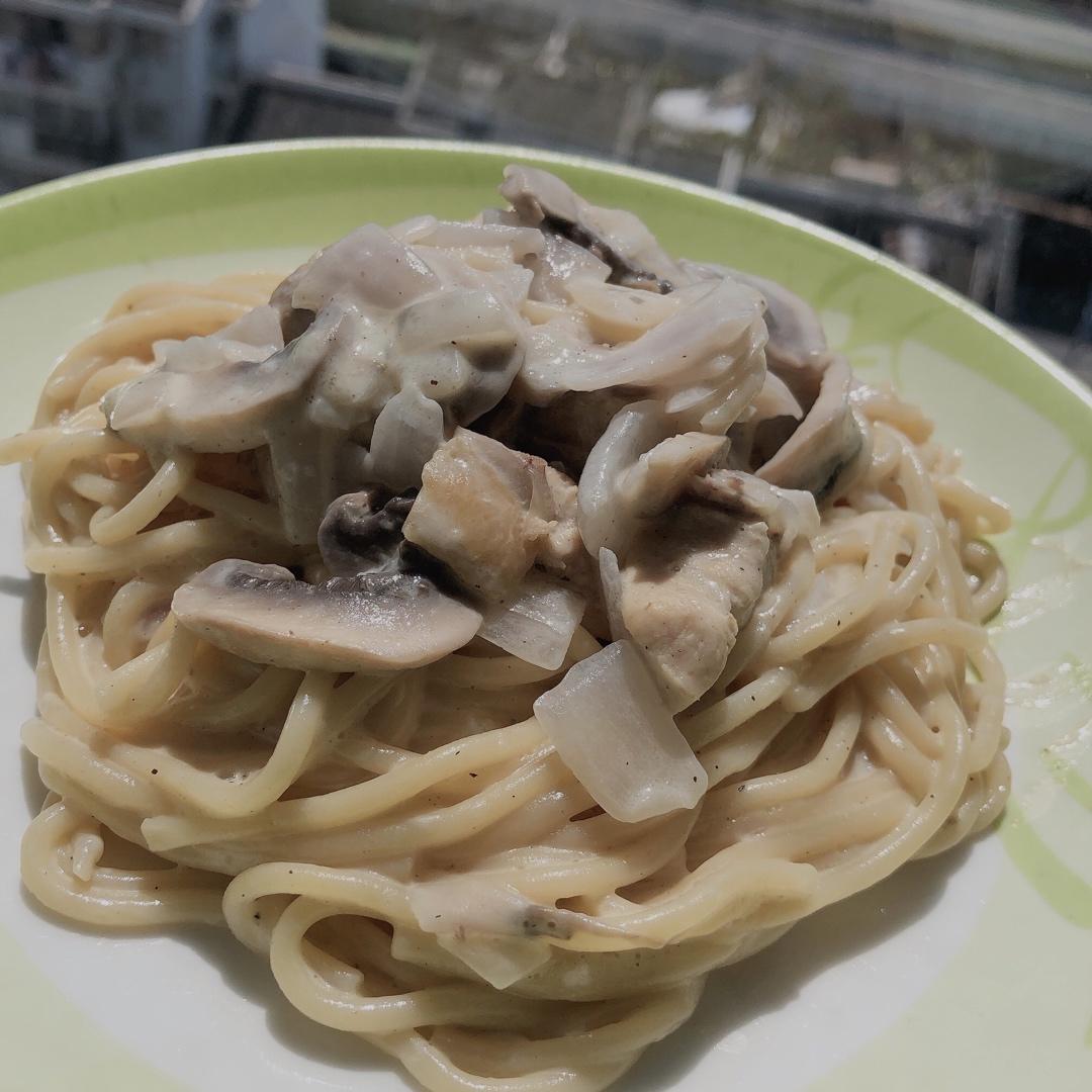 白蘑菇奶油培根意面