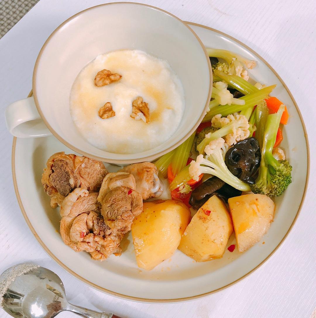 土豆炖鸡块