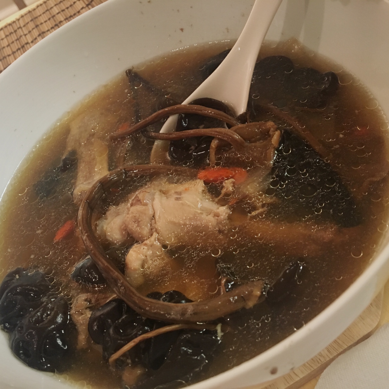 鸭肉茶树菇汤