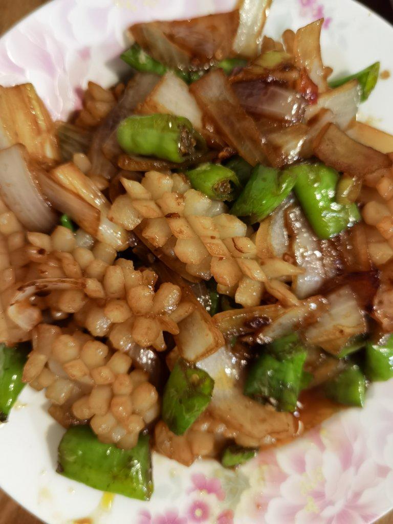 鱿鱼卷爆炒洋葱青辣椒
