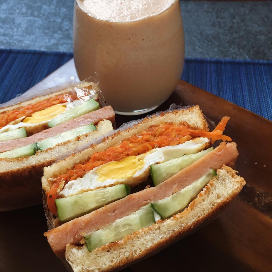 如何做超厚的沼三明治~详细tip！牛油果鸡蛋午餐肉三明治~