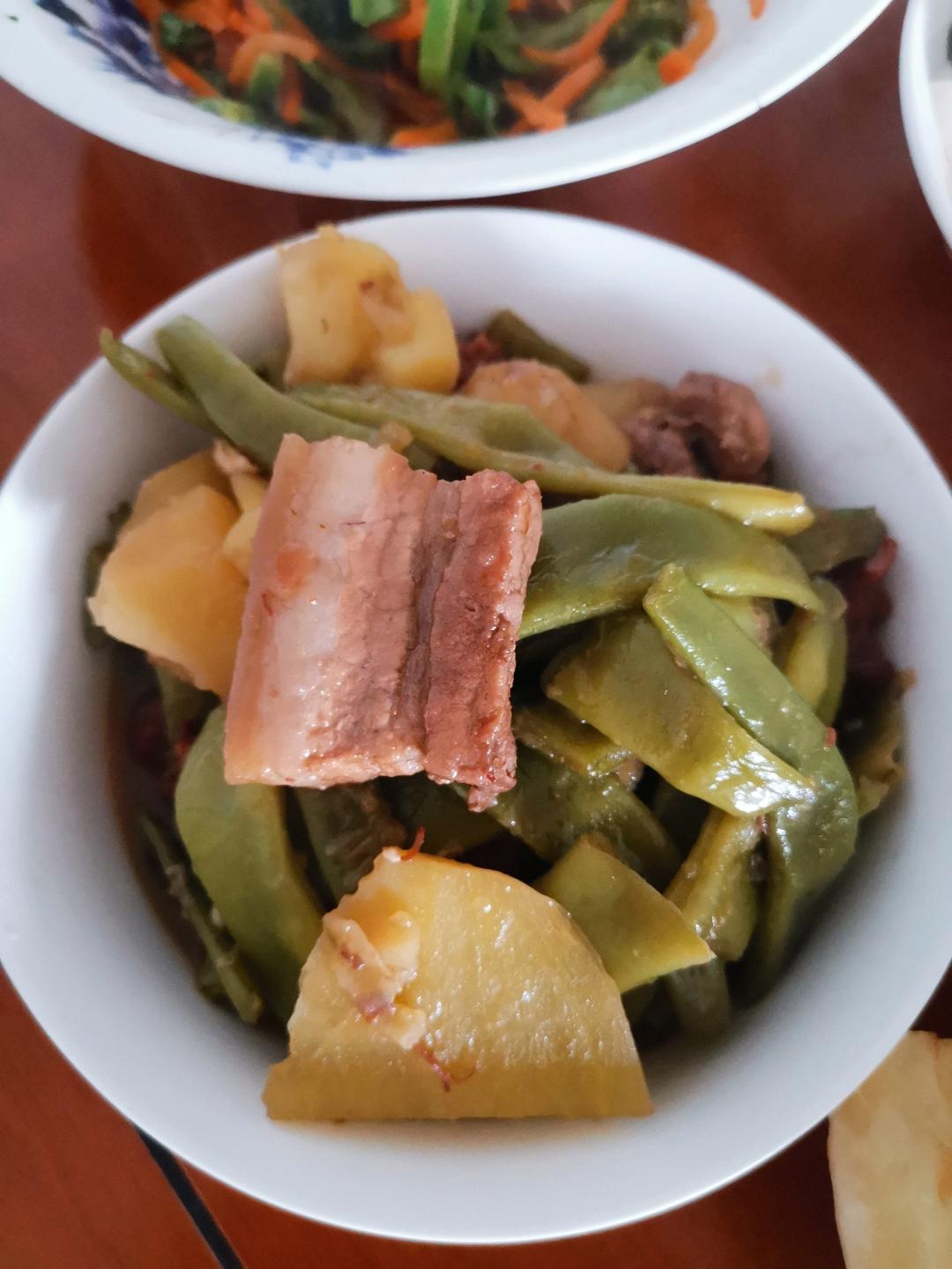 五花肉土豆炖豆角