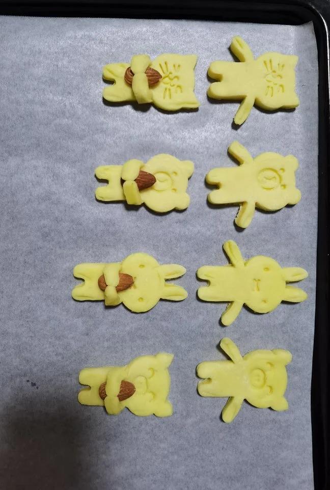 「ʕ·͡ˑ·ཻʔෆ⃛ʕ•̫͡•ོʔ喜欢杏仁的抱抱熊饼干」