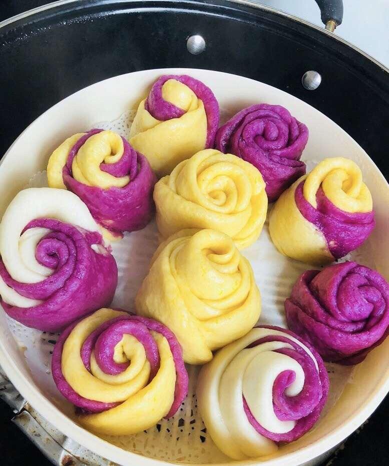 双色玫瑰花卷