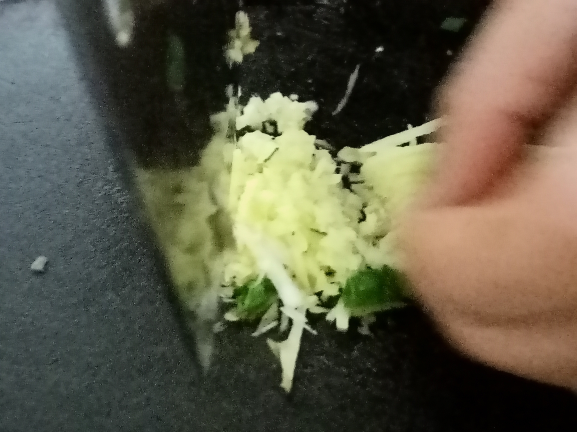 不出水好包的韭菜饺的做法 步骤4