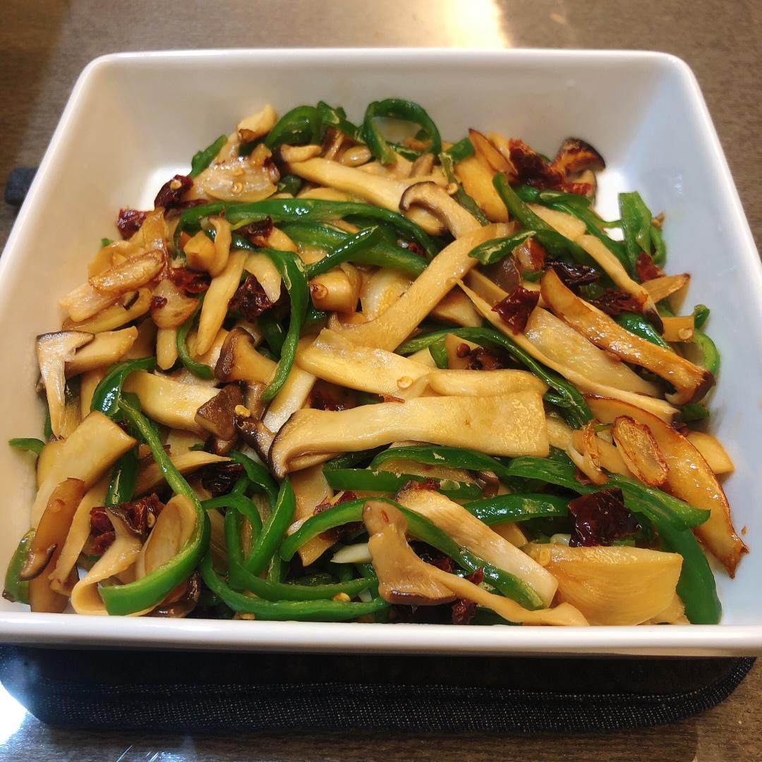 青椒素炒杏鲍菇