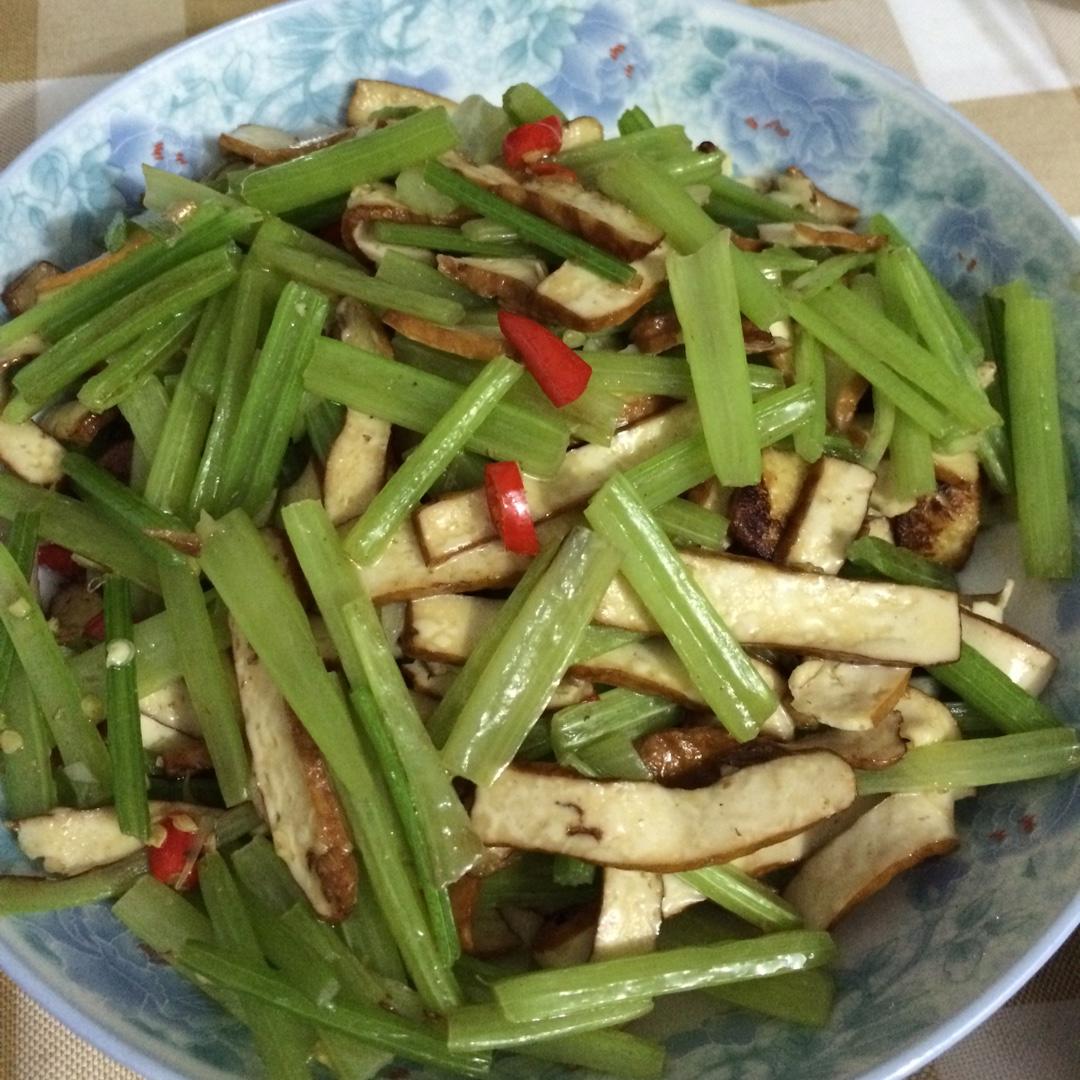 芹菜炒香干