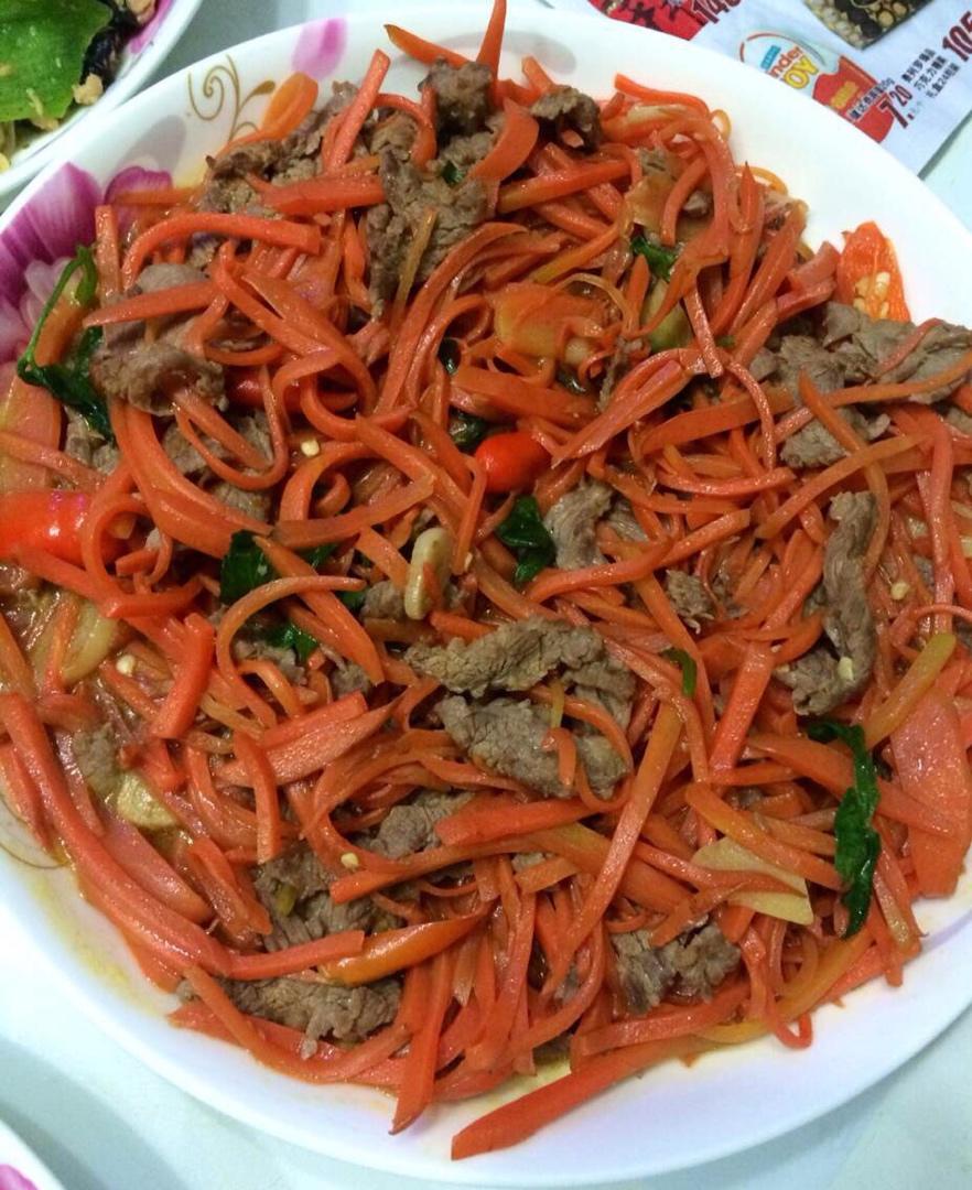 胡萝卜炒牛肉