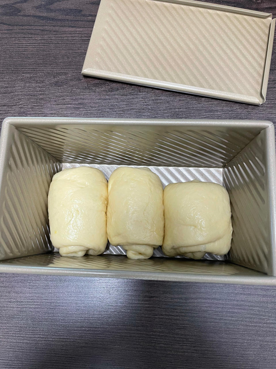 做一次就成功的牛奶吐司面包（手和面揉出手套膜）最后附全麦吐司