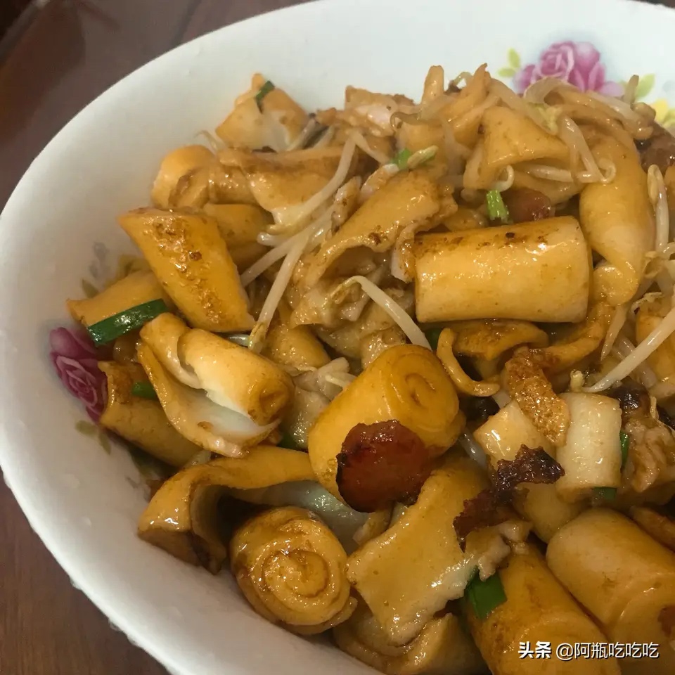 陆丰国民小吃：酱油炒卷粿！