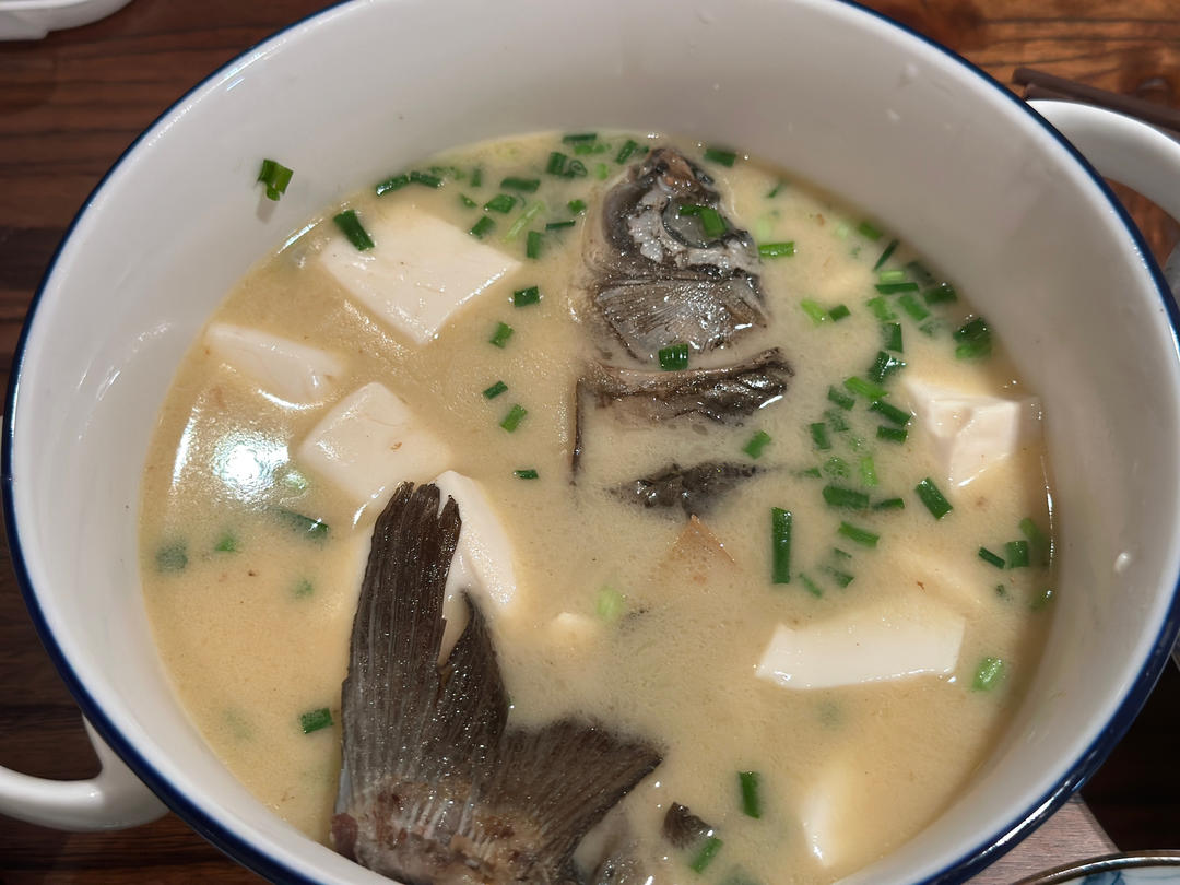 奶白鲫鱼豆腐汤|一条鱼最后的温柔