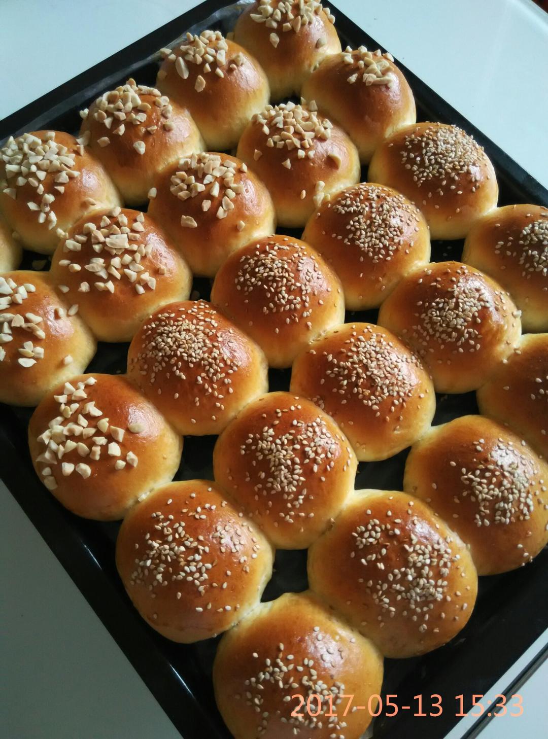 曦宝贝的美食做的普通面粉做的柔软小餐包