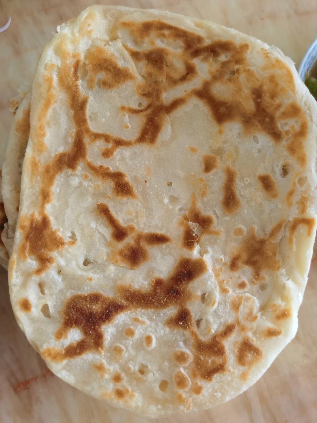 烙饼不硬的小窍门 掌握了你也能看出柔软多层凉了不硬的小油饼