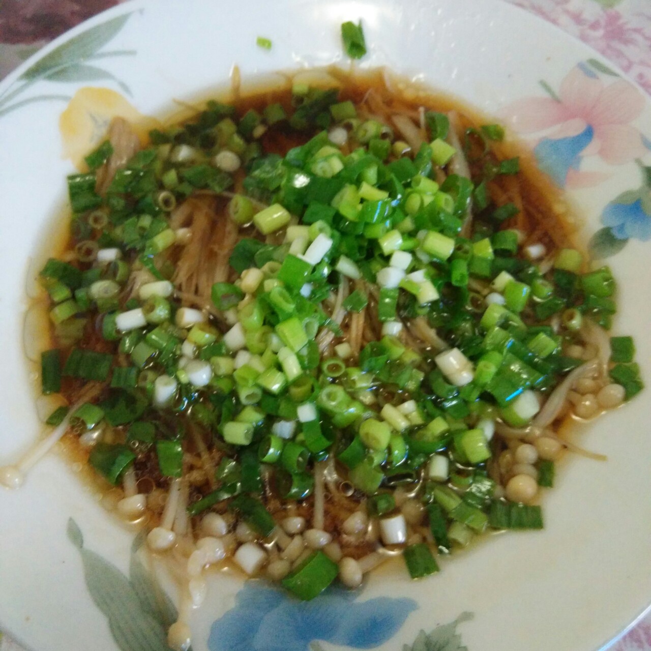 葱油金针菇——10分钟快手菜，你绝对不能错过的美味~