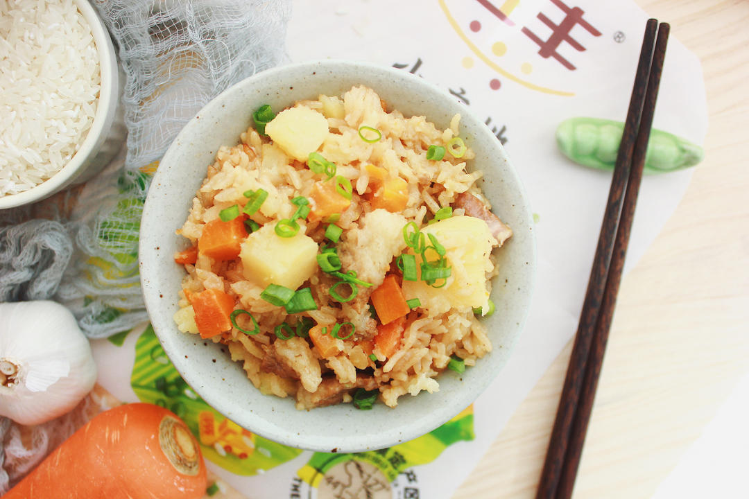 土豆五花肉焖饭
