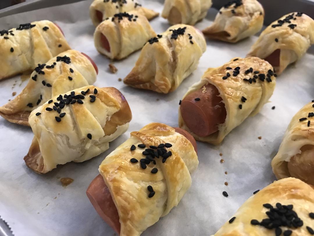 香肠酥皮卷：手抓饼皮还能这样吃，不用和面快速搞定早餐